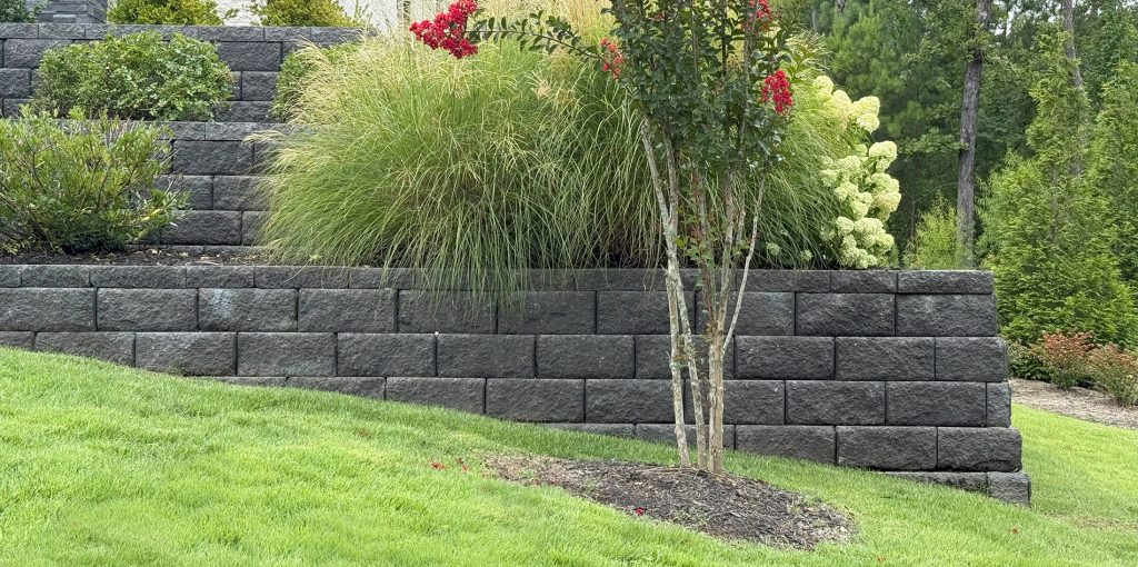 Segmental Retaining Wall System showing Midnight color for Diamond Pro Air.